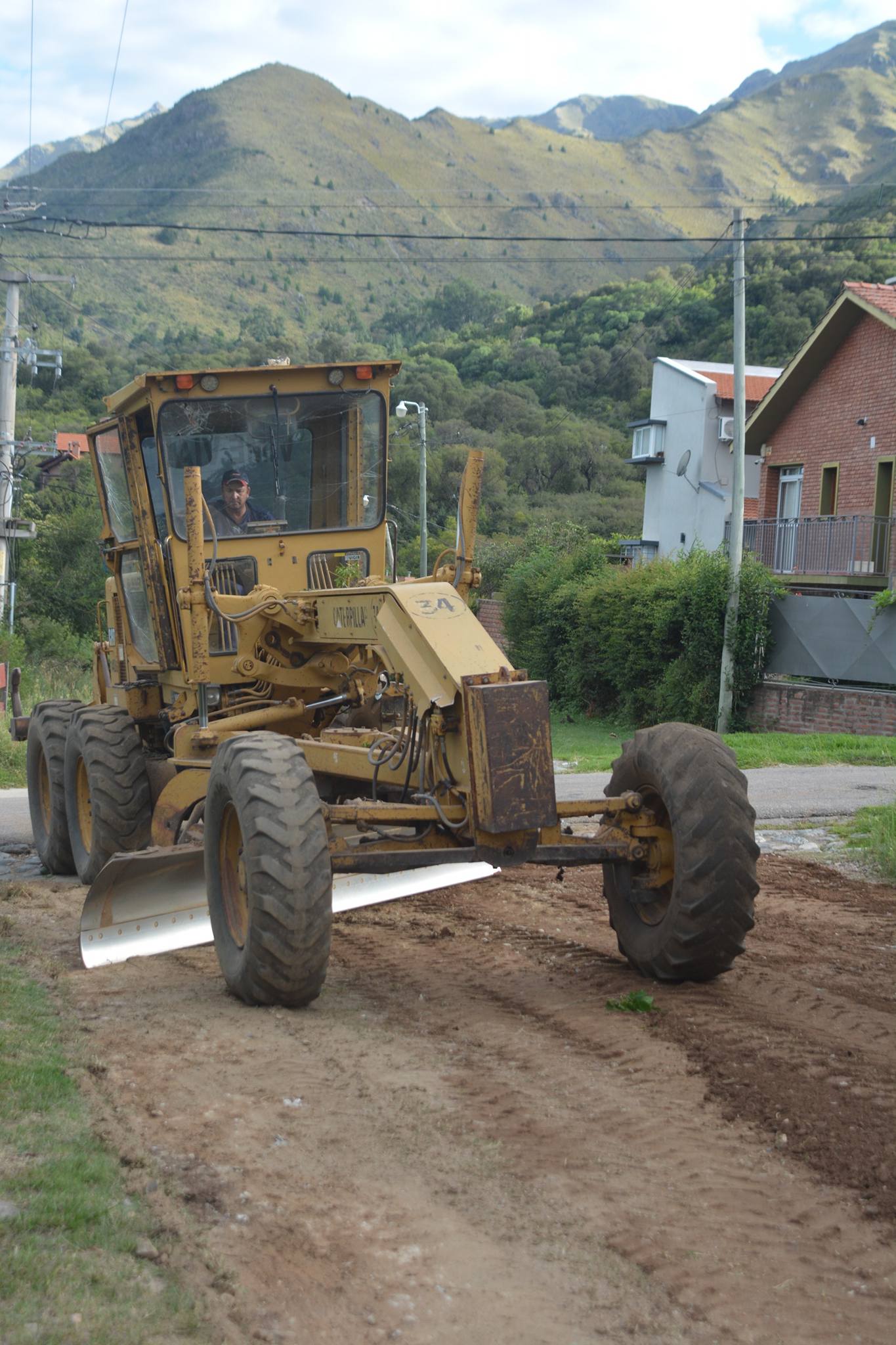 Villa de Merlo: Continúan los operativos de mantenimiento vial en Rincón del Este
