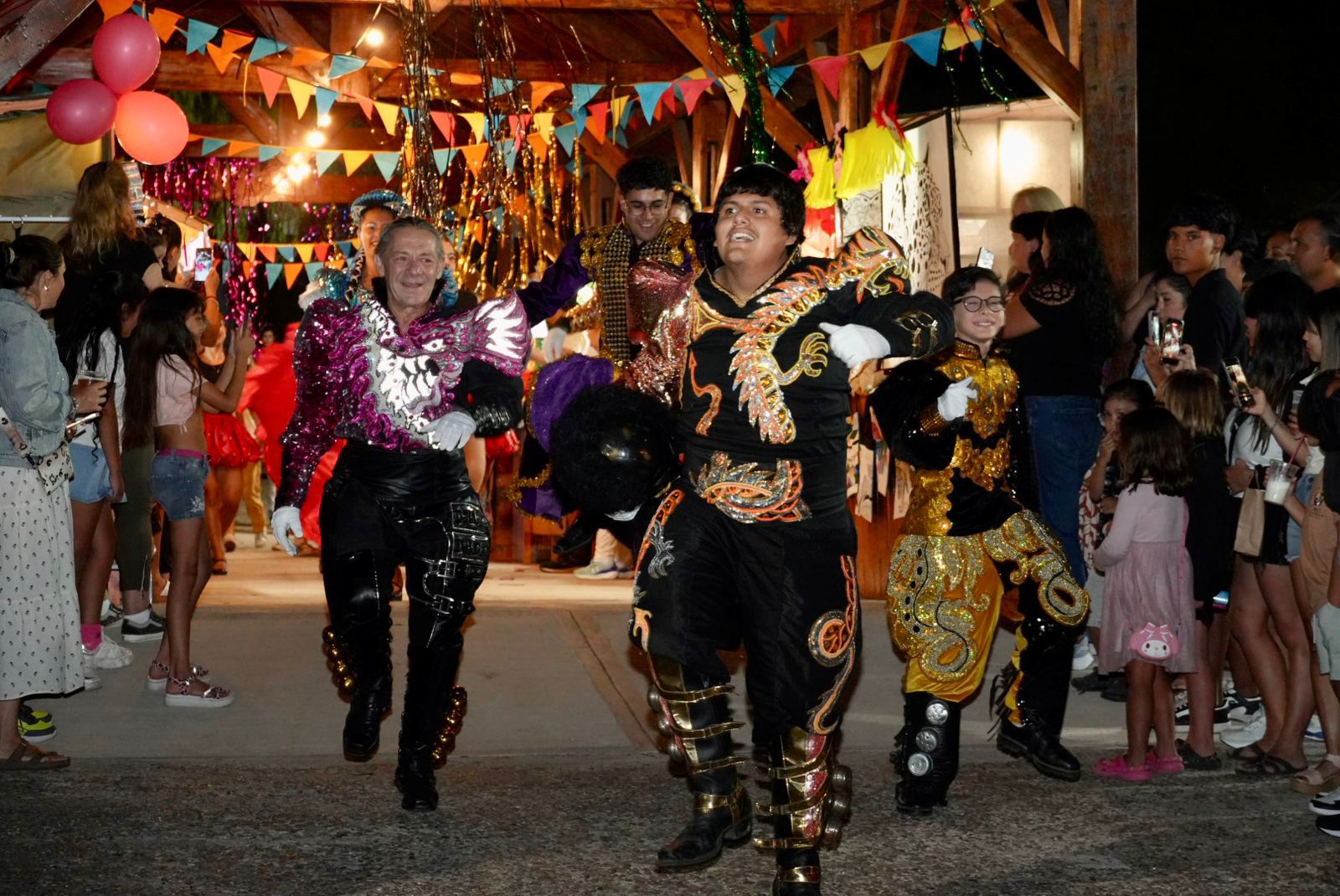 Con una multitud de asistentes, la Villa de Merlo celebró el Carnaval